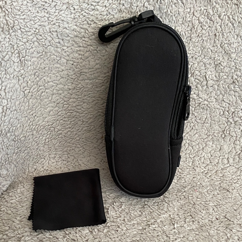 Cocoons sunglasses case black 7” in great condition